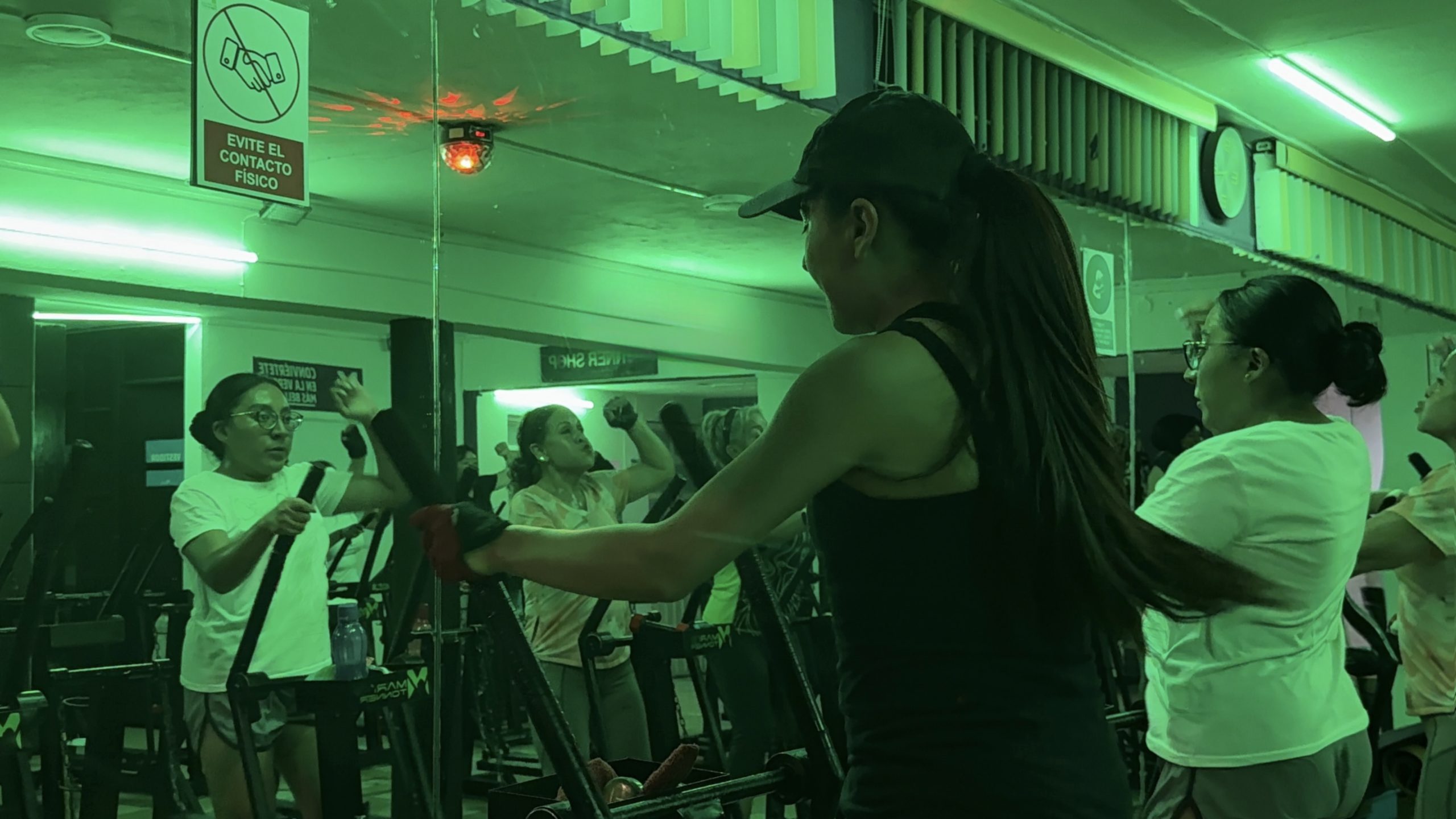 mujer gimnasio quema grasa